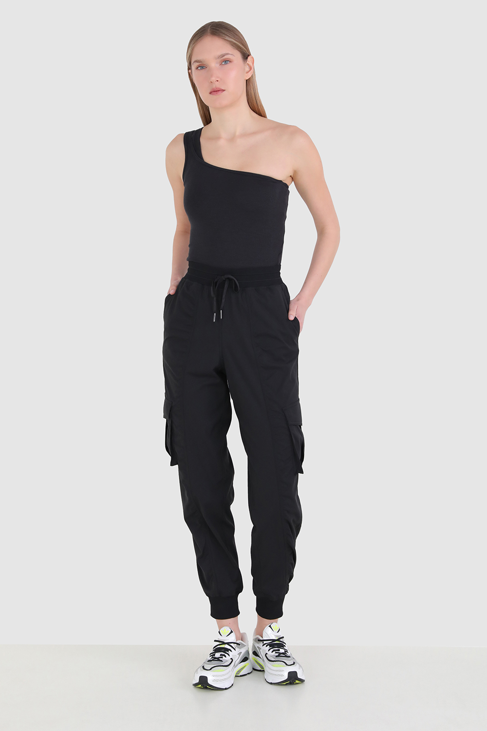 Dance Studio Relaxed-Fit Mid-Rise Cargo Jogger